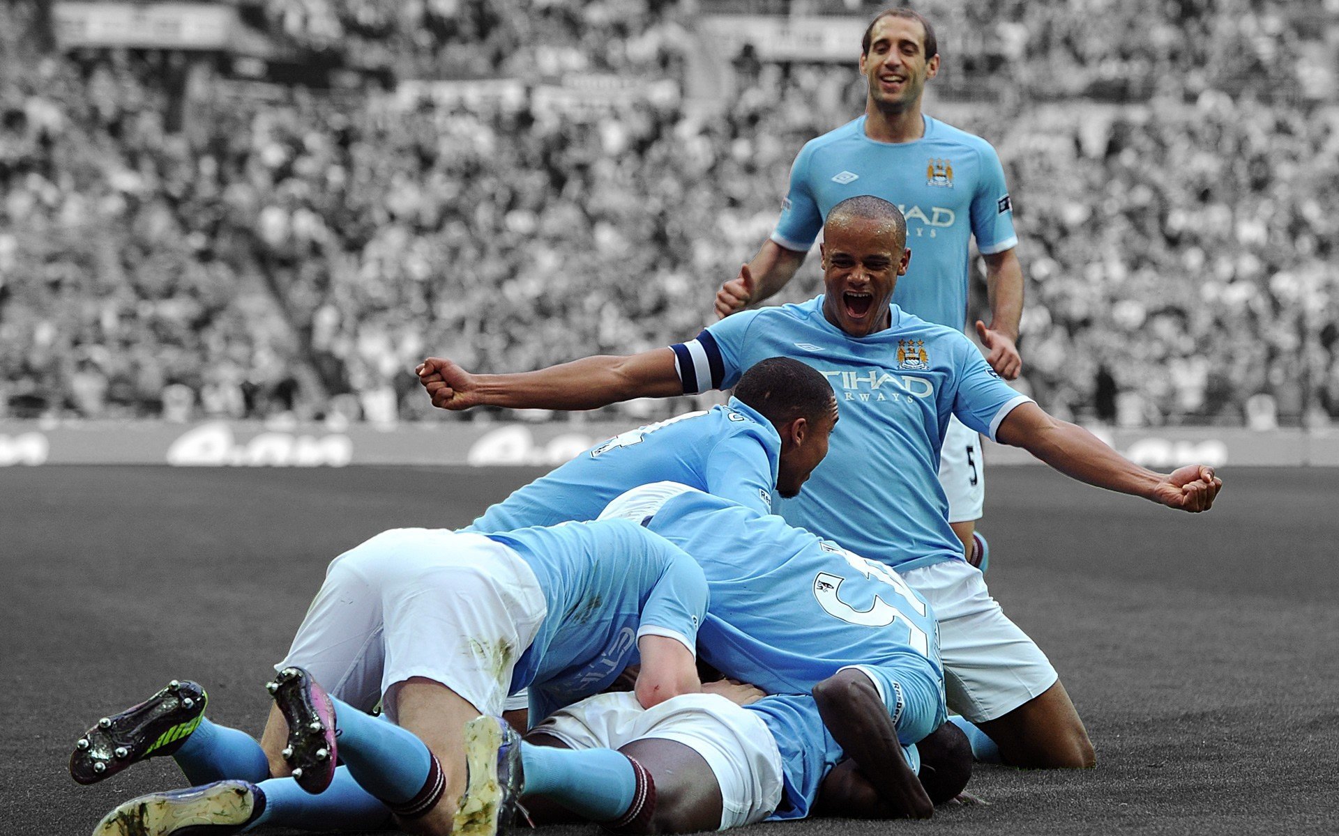 莱万多夫斯基领衔英超最佳阵容候选，锋线竞争白热化